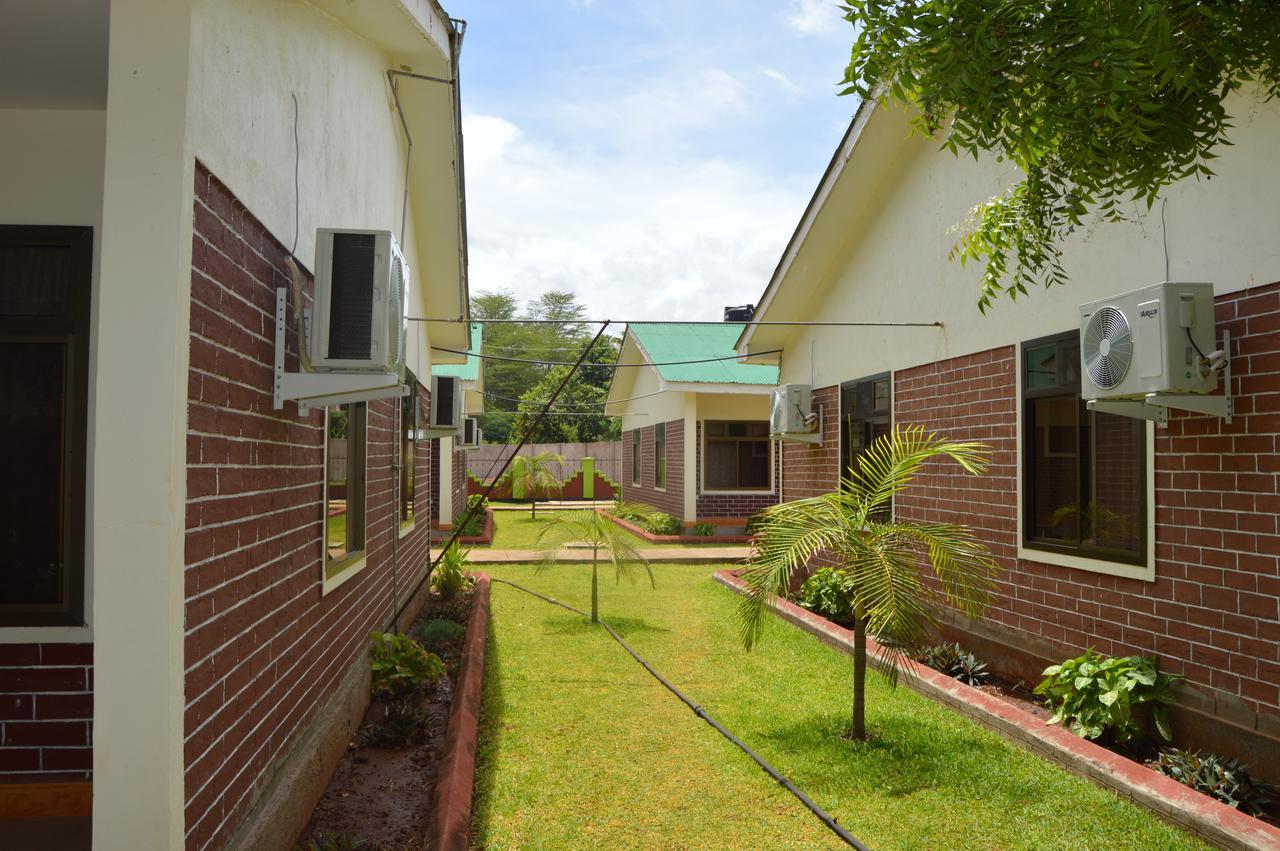 Twiga Lodge And Campsite Mto wa Mbu Bagian luar foto