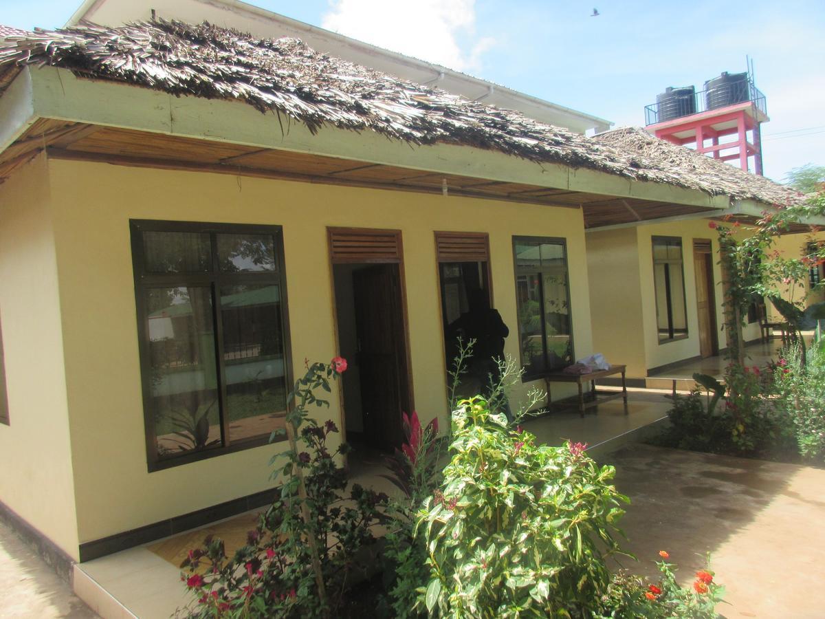 Twiga Lodge And Campsite Mto wa Mbu Bagian luar foto